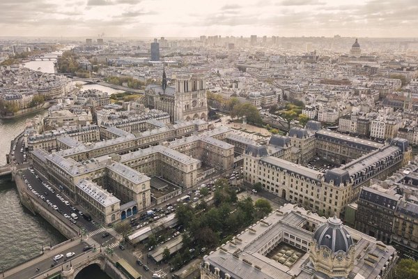 Comment choisir une agence immobilière pour acheter un bien à Paris ?